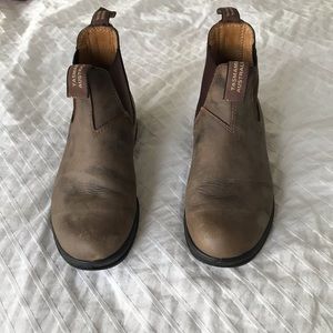 Blundstones Classic #585 in Rustic Brown
